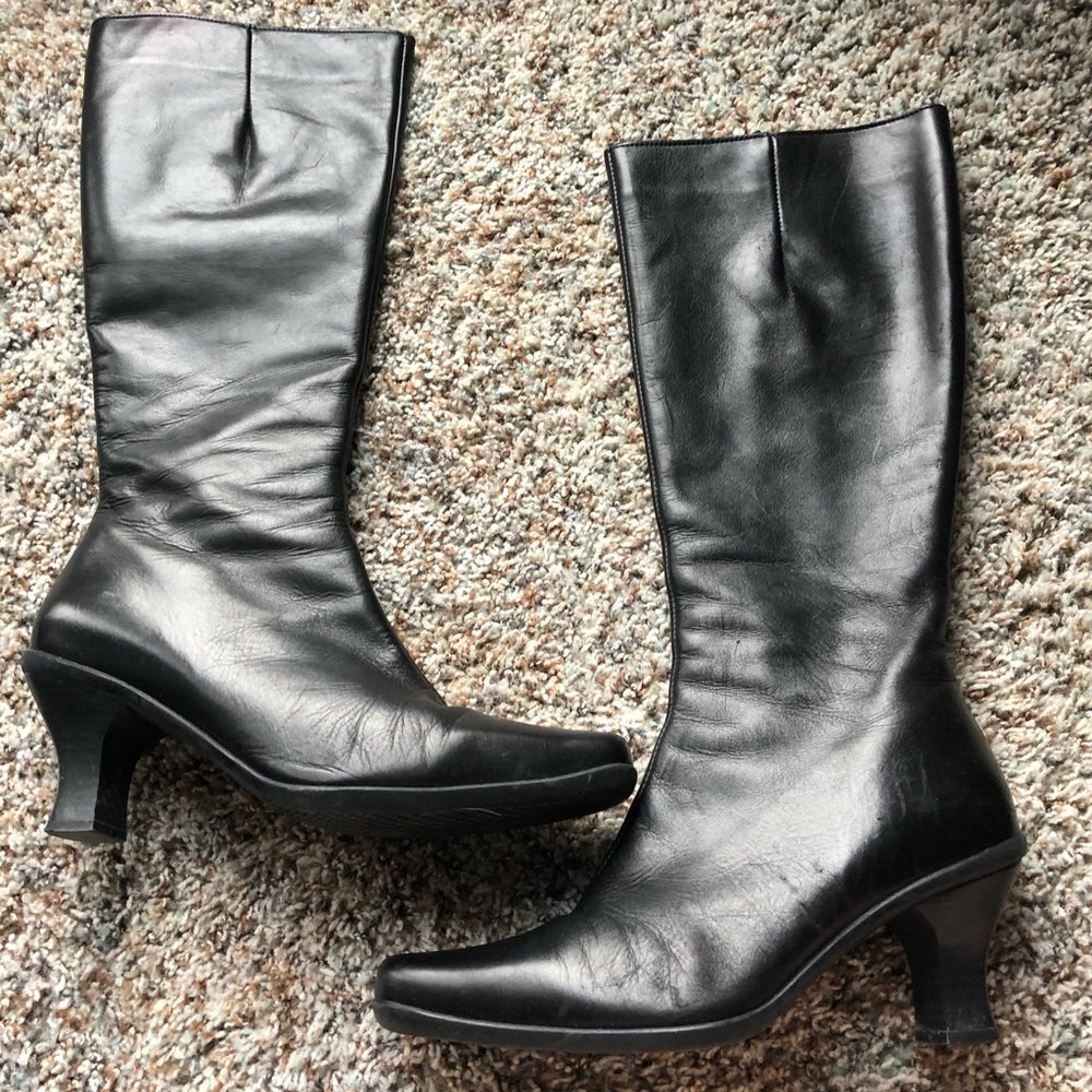 La Canadienne Black Boots